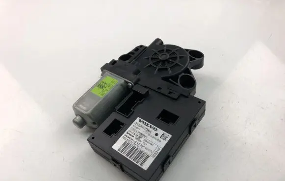 Volvo C30 Front door window regulator motor 979037100