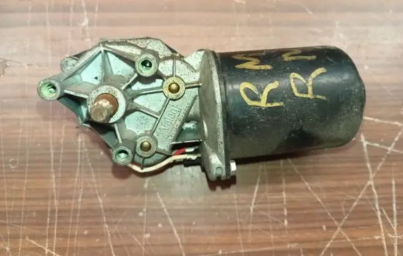 Renault Megane I Wiper motor