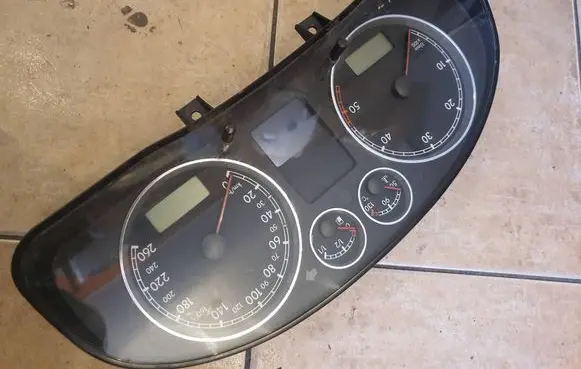 Volkswagen PASSAT B5.5 Speedometer (instrument cluster) 110080198002 3B0920827A