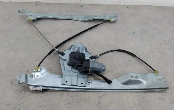 Renault Clio III Front door window regulator with motor 400861F