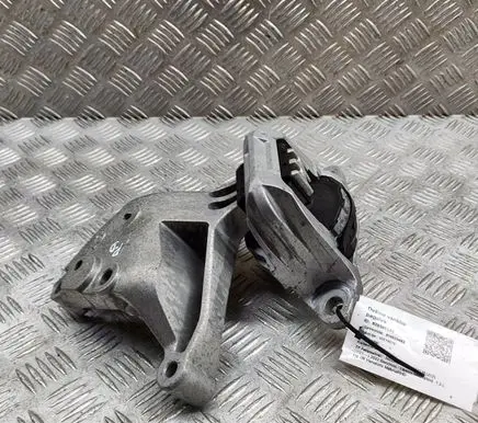 Nissan Qashqai J12 Engine mount bracket 112326UB0A