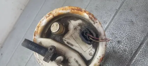 BMW 5 E39 Fuel level sensor 