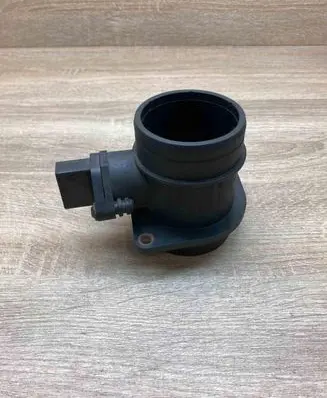 Volkswagen Golf IV Mass air flow meter 06A906461 0280217121 Used