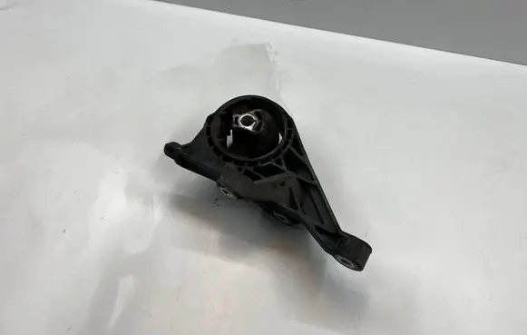 Opel Insignia A Engine mount bracket 13268880