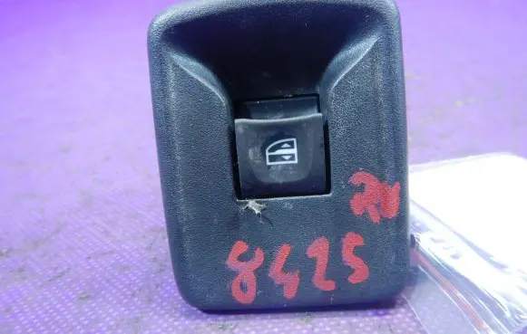 Dacia Sandero Quarter vent window switch 