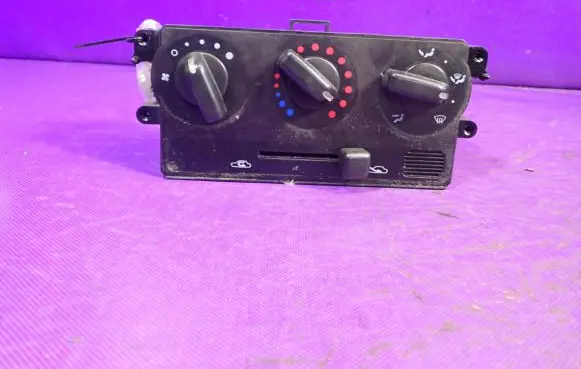 Nissan Micra Interior fan control switch 7040030720