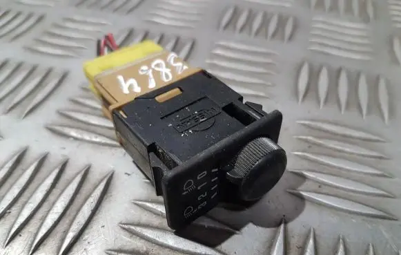 Nissan Almera Headlight level height control switch