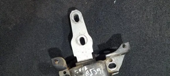 Ford Fiesta Engine mount bracket