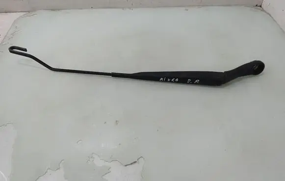 Nissan Micra Front wiper blade arm 80008647