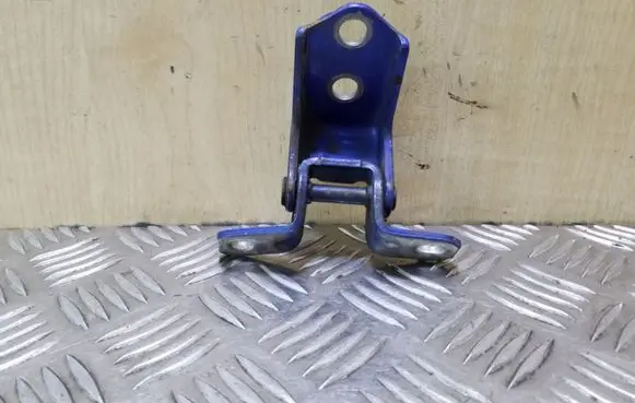 Mazda 3 I Rear door lower hinge