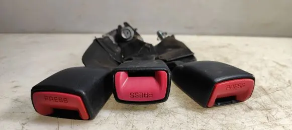 Mitsubishi Lancer VIII Rear seatbelt buckle E034501