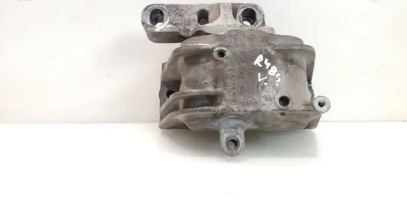 Engine mount bracket