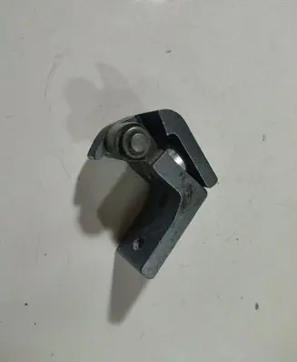 Skoda Octavia Mk2 (1Z) Rear door lower hinge 1Z0833411B