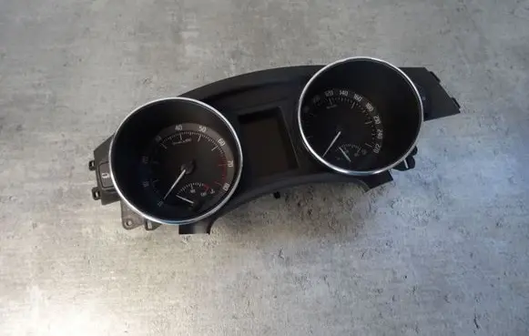 Skoda Superb B6 (3T) Speedometer (instrument cluster) 3T1920811G