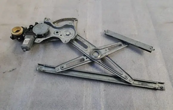 Toyota Auris 150 Front window lifting mechanism without motor 977555106 6982002330 8570202020