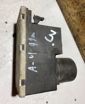 Audi A4 S4 B5 8D Central locking vacuum pump 8L0862257L