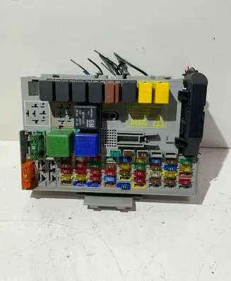 Opel Zafira A Fuse box set 24412497