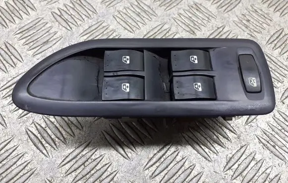 Volkswagen Polo IV 9N3 Interior fan control switch 8200397297B