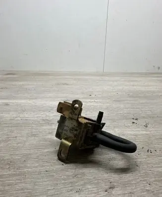 Vacuum valve