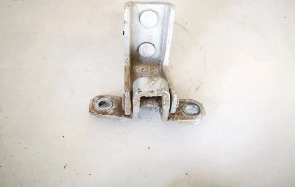 Suzuki SX4 Rear door lower hinge
