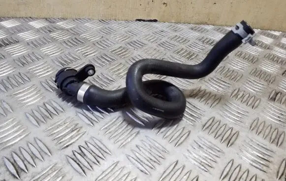 Volvo XC90 Engine coolant pipe/hose