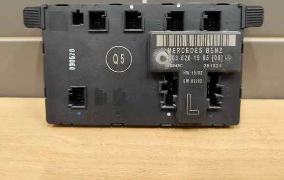 Mercedes-Benz C W203 Door control unit/module 2038201585 351321