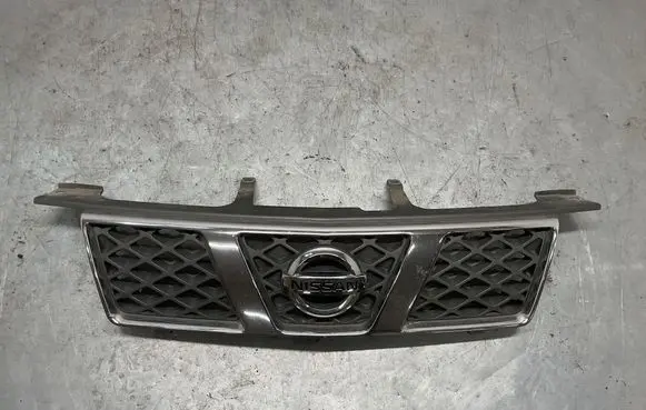 Nissan X-Trail T30 Front bumper upper radiator grill