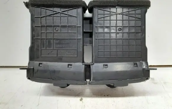 KIA Sportage Dash center air vent grill KM84810A 80335198