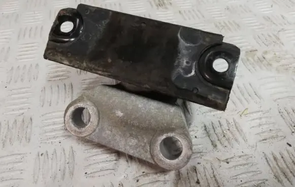 Opel Adam Engine mount bracket 25833