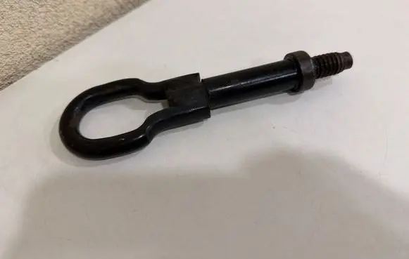 Volkswagen Golf V Towing hook eye
