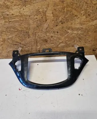Radio/GPS head unit trim