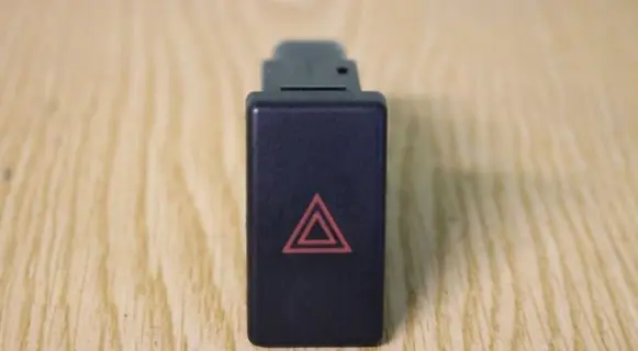 Toyota Avensis T250 Hazard light switch 157963