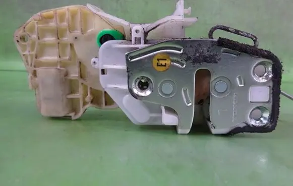 Honda Jazz Front door lock