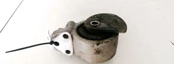 Volvo S40, V40 Engine mount bracket