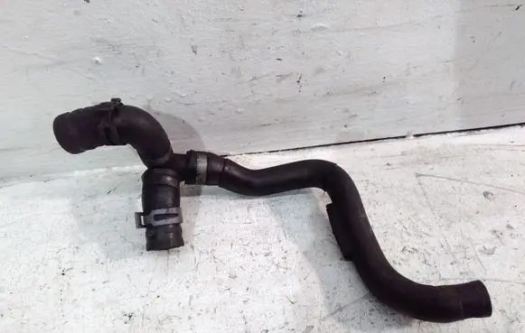 Volkswagen PASSAT B7 Engine coolant pipe/hose