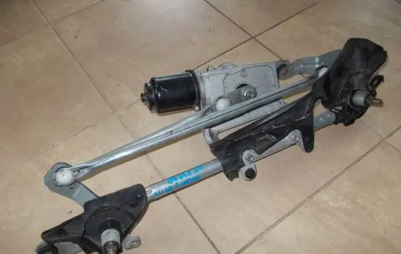 Mazda 3 II Front wiper linkage and motor BBM46737X