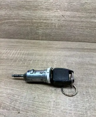 Opel Zafira A Ignition lock 13107754