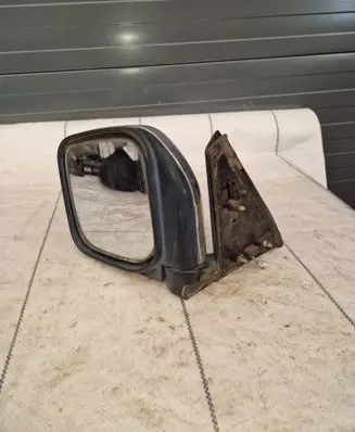 Mitsubishi Pajero Front door electric wing mirror L3686