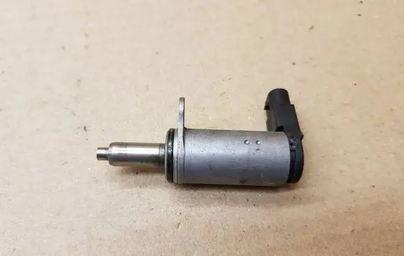 Audi A5 8T 8F Camshaft vanos timing valve 06H103697A C271302302 11051601524B