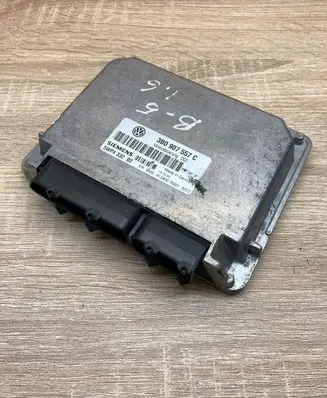 Volkswagen PASSAT B5 Engine control unit/module ECU 3B0907557C 5WP433202