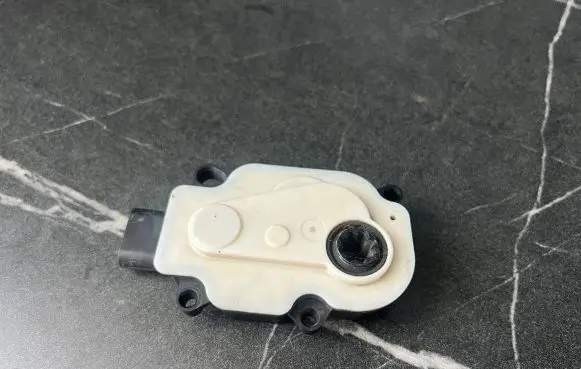 Renault Captur Air flap motor/actuator 6466R330