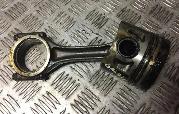 Piston with connecting rod