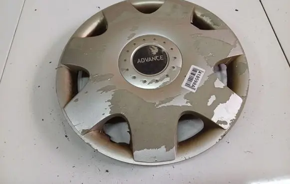 Mitsubishi Colt R13 wheel hub/cap/trim 