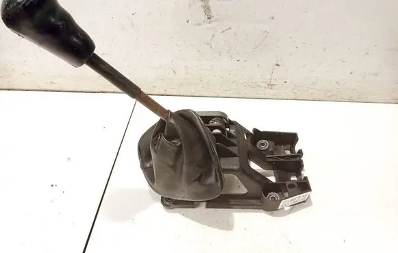 Toyota Aygo AB10 Gear shifter/selector 335300h010