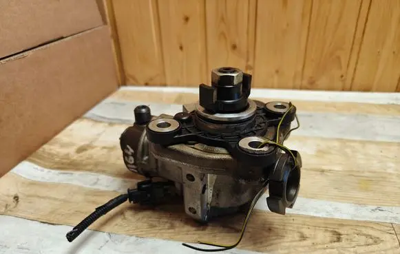 Volvo V60 Fuel injection high pressure pump 0445010618