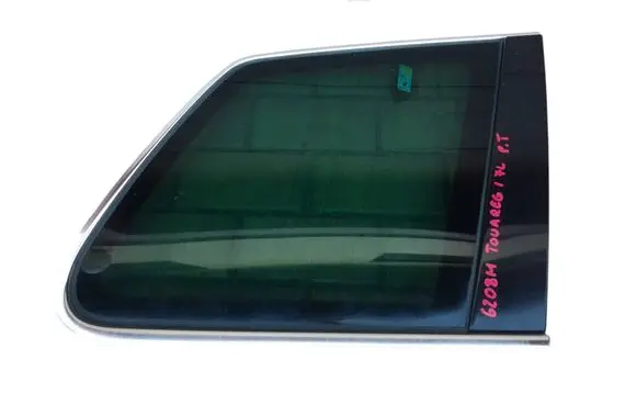 Volkswagen Touareg I Rear side window 7L6845298