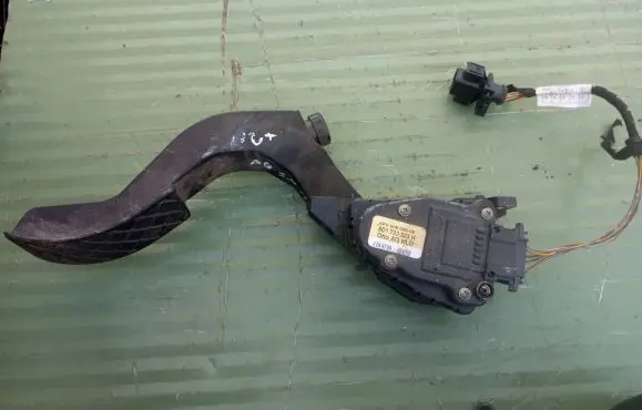 Audi A6 S6 C5 4B Accelerator throttle pedal 8D1723523H 6PV00802606