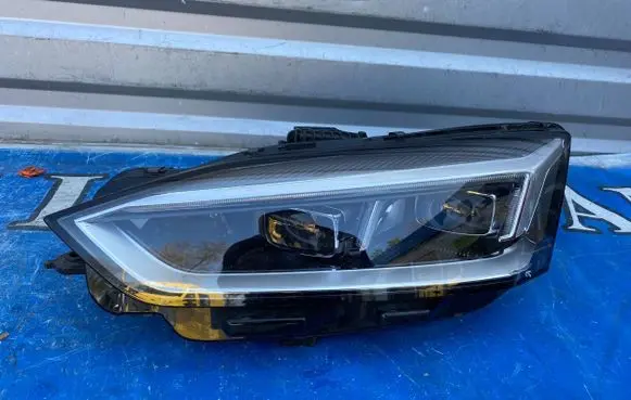 Audi A5 Headlight/headlamp 8W6941783E 1090027
