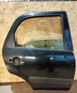 Suzuki SX4 Rear door