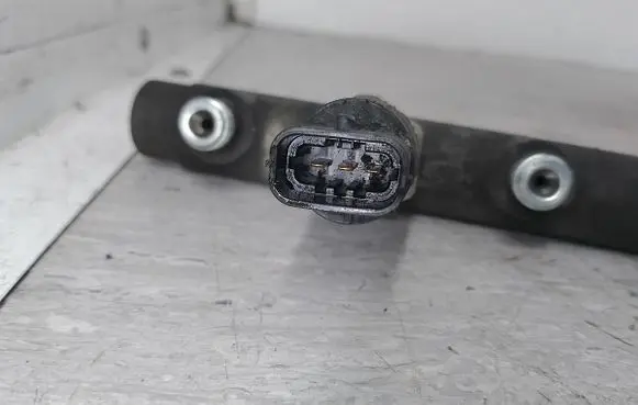 Renault Megane II Fuel main line pipe 